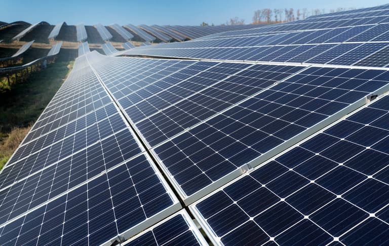 Imagem Entenda como funciona o sistema fotovoltaico híbrido